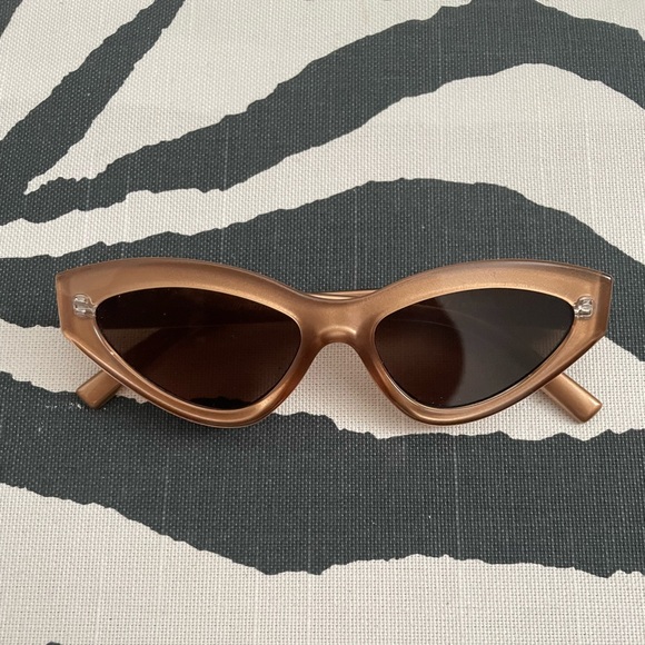 Le Specs Accessories - Le Specs Synthcat Gold Shimmer / Brown Mono cat-eye sunglasses
